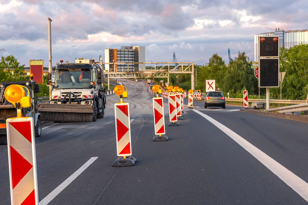 Travaux routiers réparations d'autoroutes machines de rue